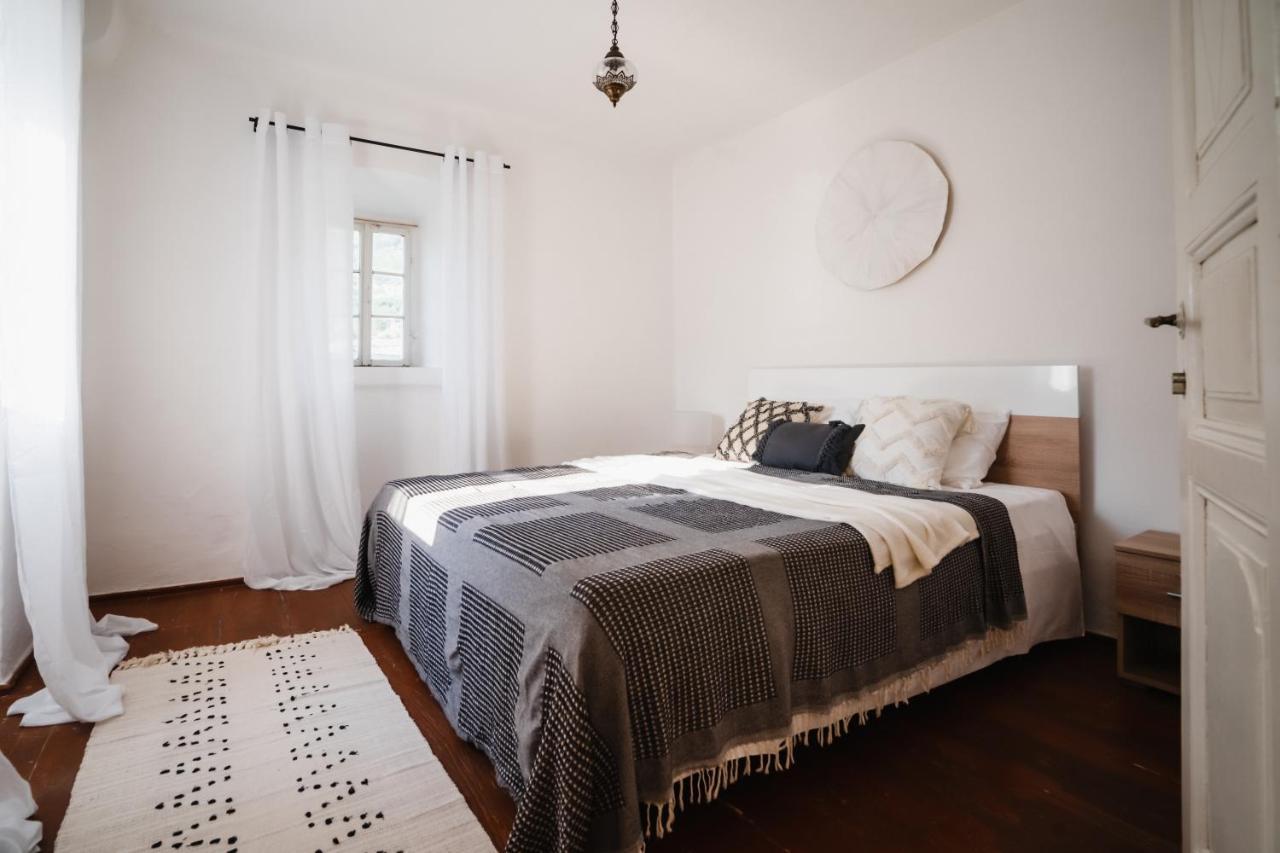 White Shutters House Villa Risan Bagian luar foto